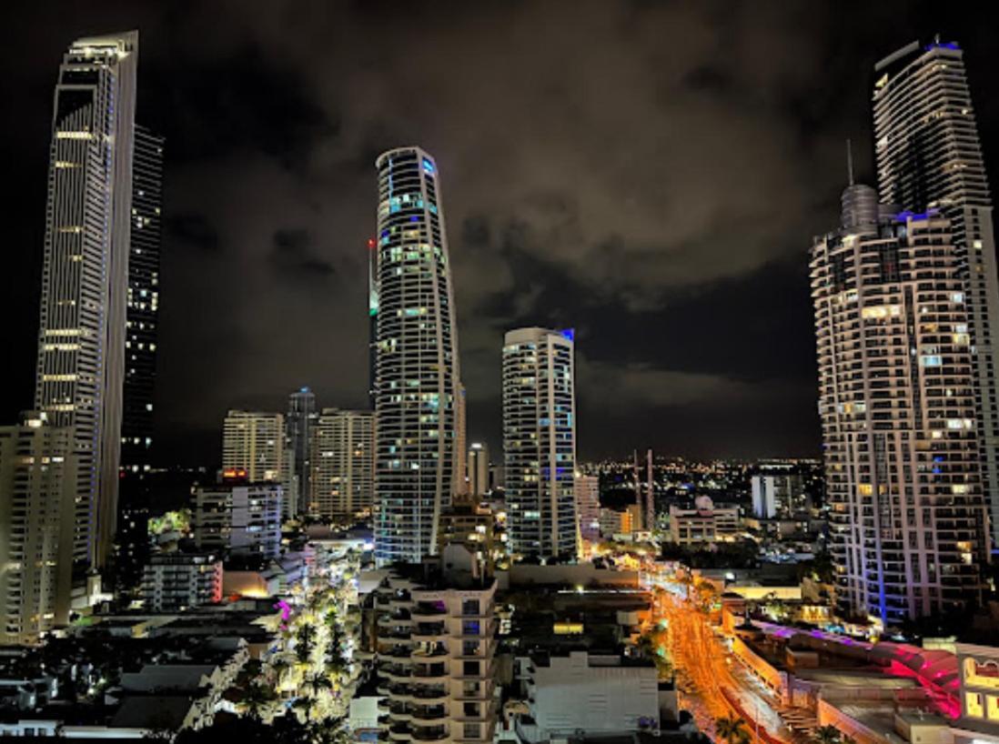 Luxury Apartment & Ocean View In Surfers Paradise Gold Coast Exterior photo